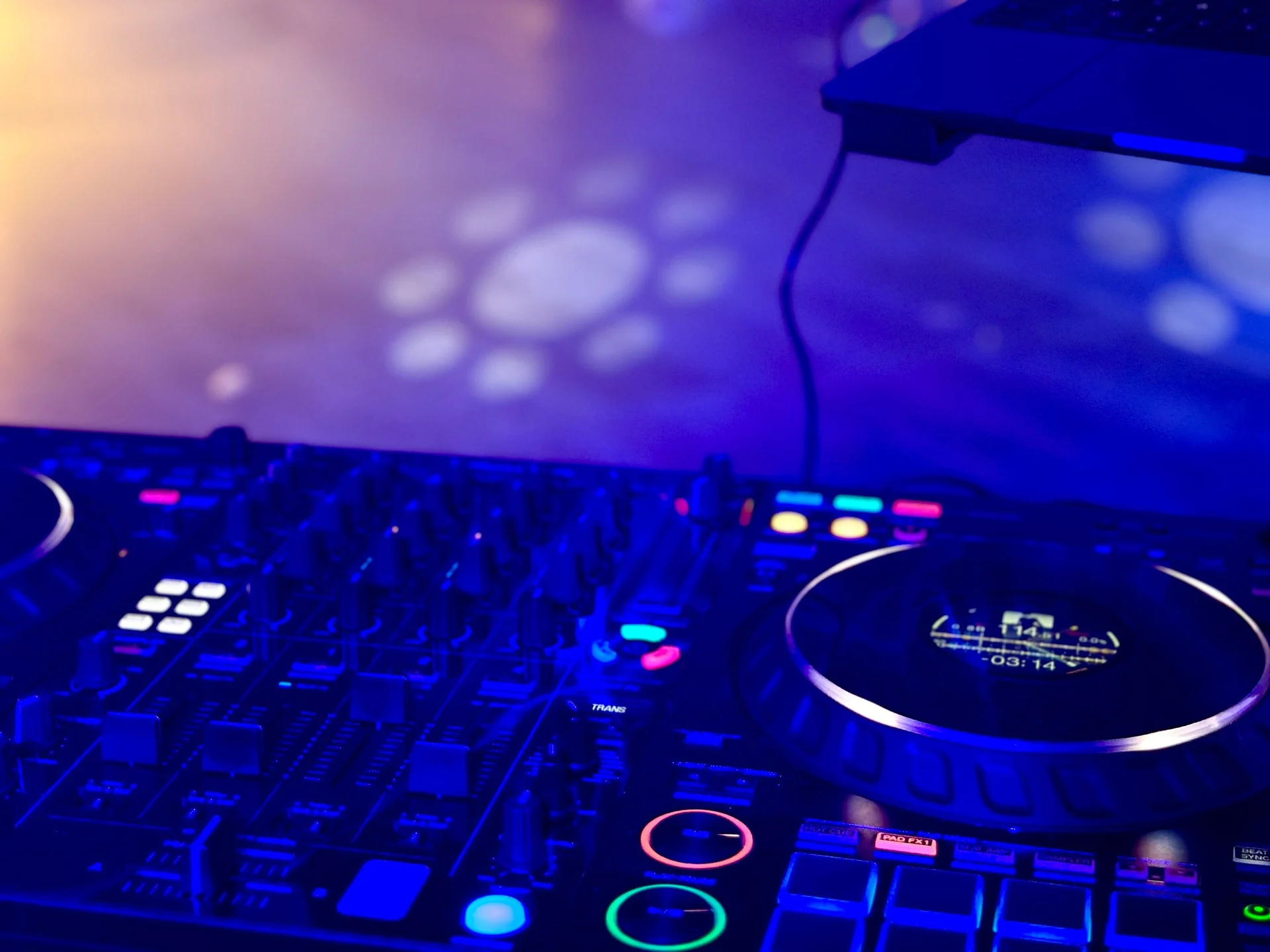 DJ THIBAULT