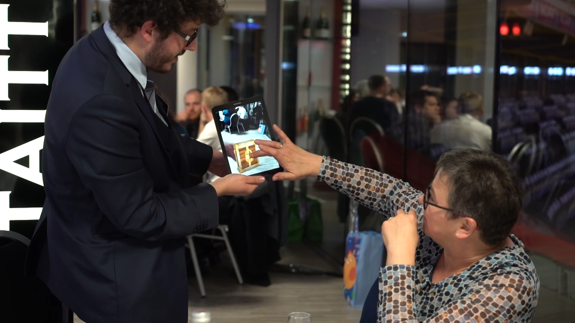 Présentation de Xavitch Magicien - Mentaliste - Magie Ipad Lille Nord